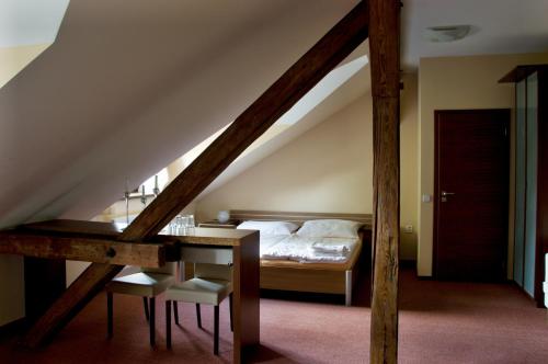 海顿楼旅馆客房内的一张或多张床位