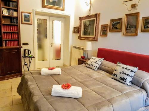 Suite Ottocento napoletano客房内的一张或多张床位