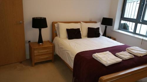 Oxford Apartment- Free parking 2 Bedrooms-2Bathrooms-Located in Jericho Oxford close to Bus and Rail sation客房内的一张或多张床位