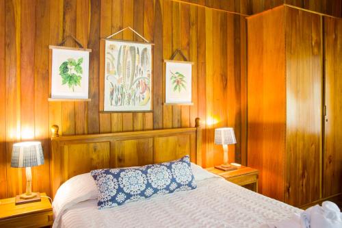 Finca Luna Nueva Lodge客房内的一张或多张床位