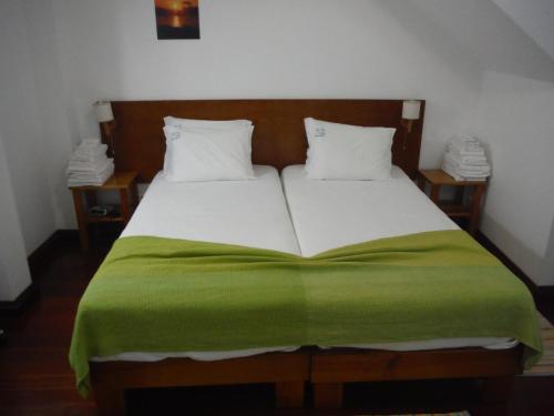 Quinta Da Ribeira Da Urze客房内的一张或多张床位