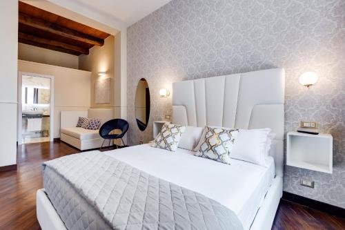 Trevi Private Suites by Premium Suites Collection客房内的一张或多张床位