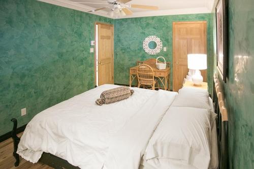 La Maison Bleue du Lac Wallace客房内的一张或多张床位