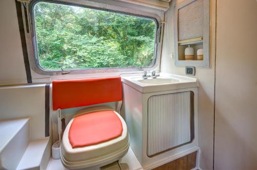 PonsanoothGlamping 1970 American Airstream motorhome的相册照片