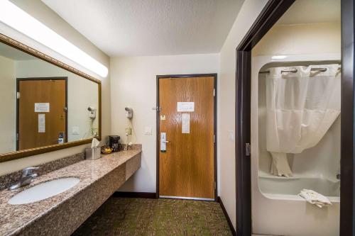 圣安东尼奥品质套房酒店的一间浴室