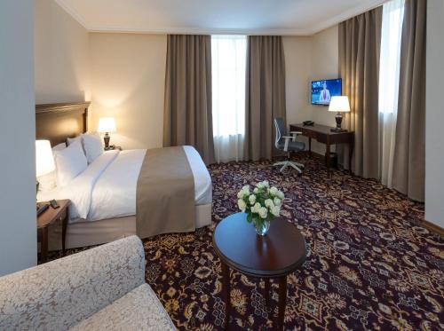Ani Grand Hotel Yerevan客房内的一张或多张床位