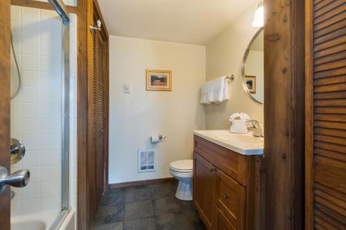 莱文沃思Vista View Chalet - 2 Bed 1 Bath Vacation home in Lake Wenatchee的相册照片