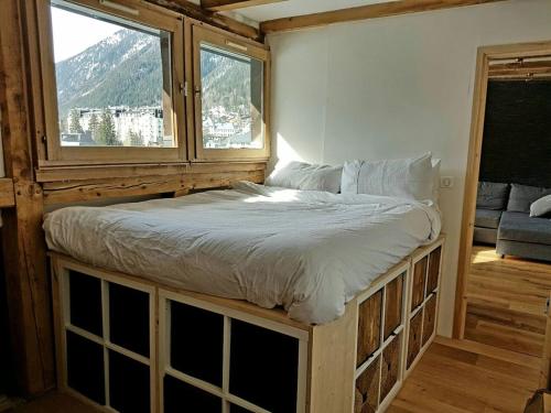 Beautiful apartment in Chamonix centre with superb mountain views客房内的一张或多张床位