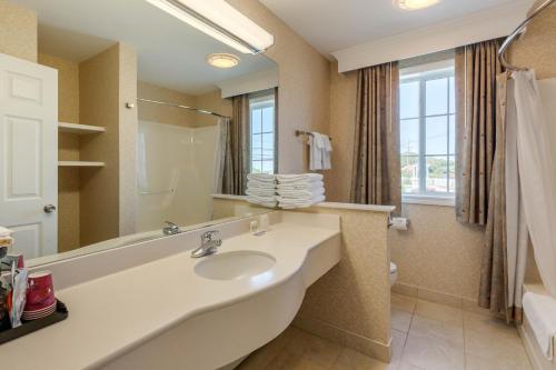 Ogunquit Hotel and Suites的一间浴室