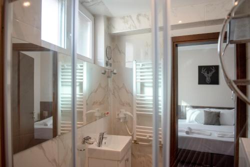 Hotel Premium的一间浴室