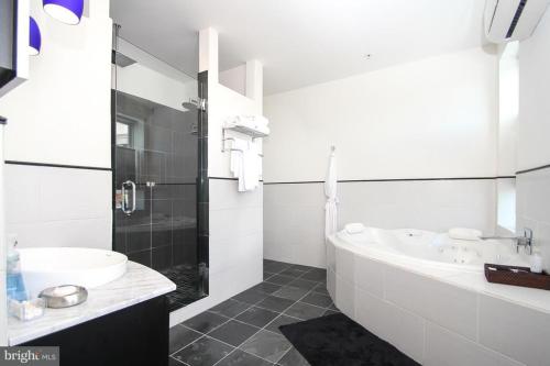 布兰卡诺尔旅馆的一间浴室