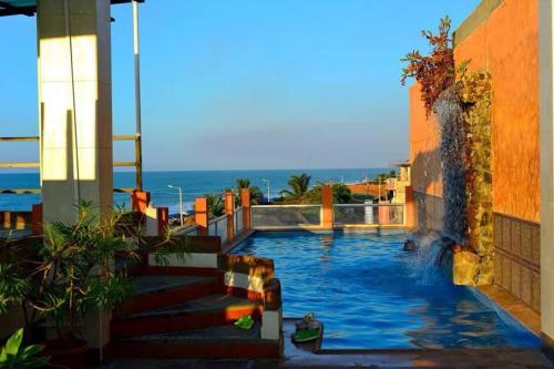 Hotel la Barca内部或周边的泳池
