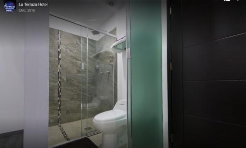 La Terraza Hotel的一间浴室