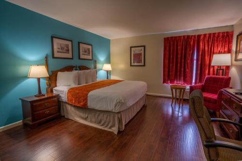 霍华德约翰逊普安那公园大酒店客房内的一张或多张床位