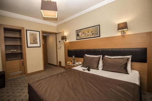 美里拉亚老城区酒店客房内的一张或多张床位