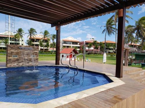 阿奎拉兹Aquaville Resort的喷泉度假村的游泳池