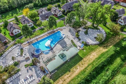 切尔塞格托毛伊多布谷马耶尔俱乐部高级酒店的享有庭院游泳池的顶部景色