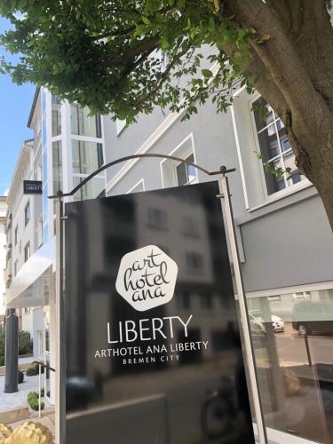 不莱梅Arthotel ANA Liberty Bremen City的建筑物前图书馆的标志