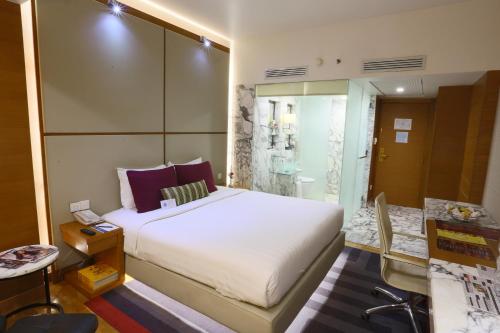 卡拉奇阿瓦里塔酒店客房内的一张或多张床位