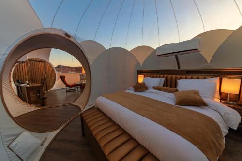 Wadi Rum Bubble Luxotel客房内的一张或多张床位