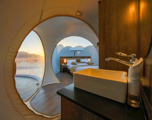 Wadi Rum Bubble Luxotel客房内的一张或多张床位