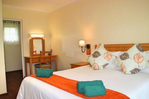 Gooderson Leisure Riverbend Chalets Self Catering and Timeshare Gold Crown Resort客房内的一张或多张床位