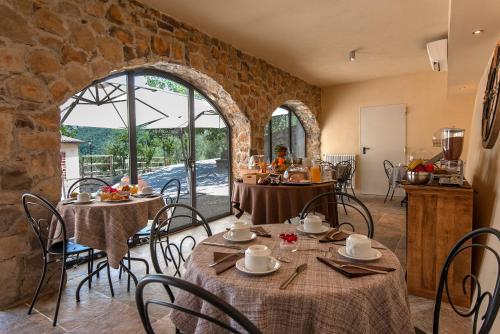 Borgo di Villa Cellaia Resort & SPA餐厅或其他用餐的地方