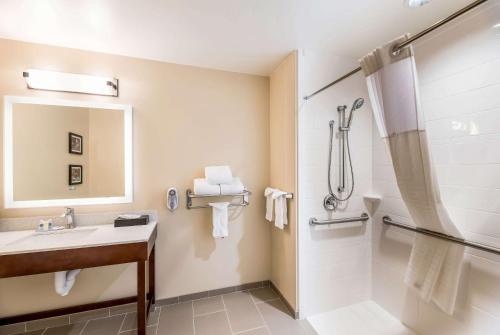 Comfort Inn & Suites Zion Park Area的一间浴室