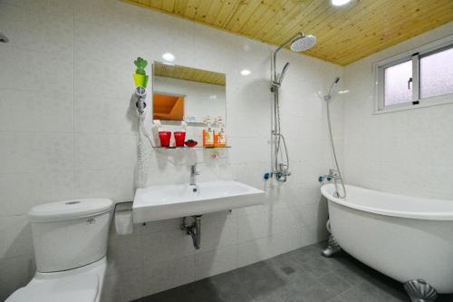 台南杰克屋的一间浴室