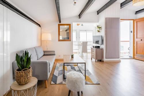 Appartement cosy Verduron vue mer panoramique的休息区