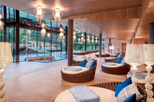 DAS EDELWEISS - Salzburg Mountain Resort内部或周边的泳池