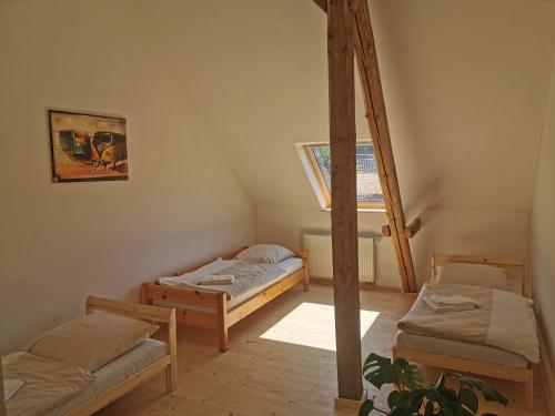 Gasthof Tatenhausen Ferienwohnungen客房内的一张或多张床位