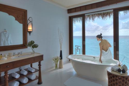 马尔代夫度假村的一间浴室