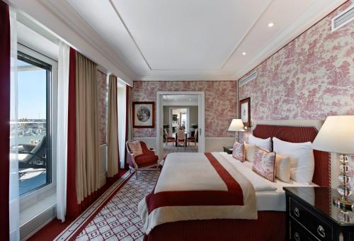 维也纳萨赫酒店客房内的一张或多张床位