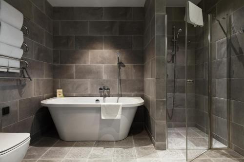 维尔纽斯路普酒店的一间浴室