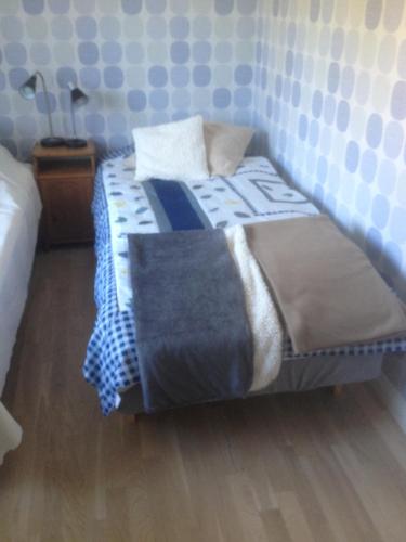Långesjö lillstuga客房内的一张或多张床位