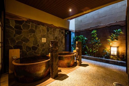 Onyado Nono Asakusa Natural Hot Spring的一间浴室