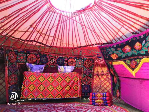 纳伦Yurt camp ALI-NUR at lake Song-Kol юрточный лагерь Али-Нур озеро Сон-Куль Сон-Куль Кыргызстан Нарын Kyrgyzstan Naryn的相册照片