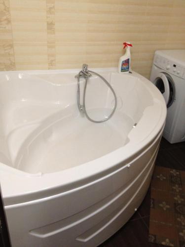 Luxury apartment city Nikolaev的一间浴室
