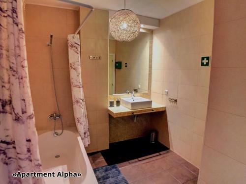 费拉古多Apartment Alpha - 2 Bedrooms, Private Rooftop Patio with Hot Tub, BBQ and View的相册照片
