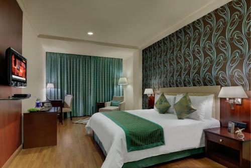 美仑海德拉巴阿比兹酒店客房内的一张或多张床位
