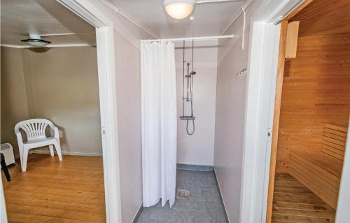 KvicksundAmazing Home In Kvicksund With 3 Bedrooms And Sauna的相册照片