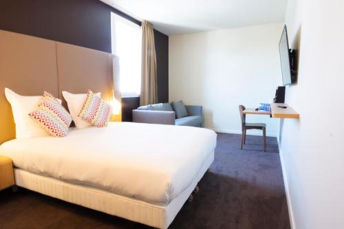 Hotel Campanile Montpellier Centre St Roch客房内的一张或多张床位
