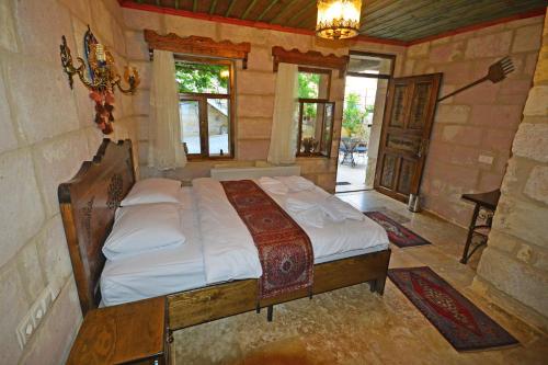 Luwian Stone House客房内的一张或多张床位