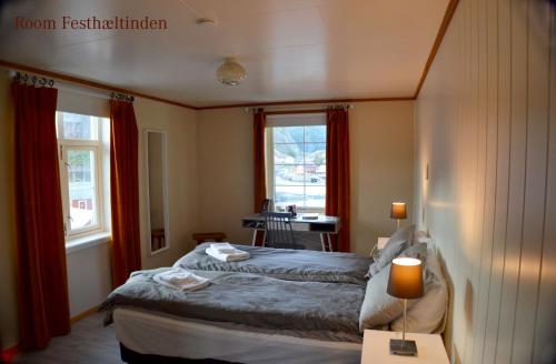 The Manor House in Hamnøy客房内的一张或多张床位