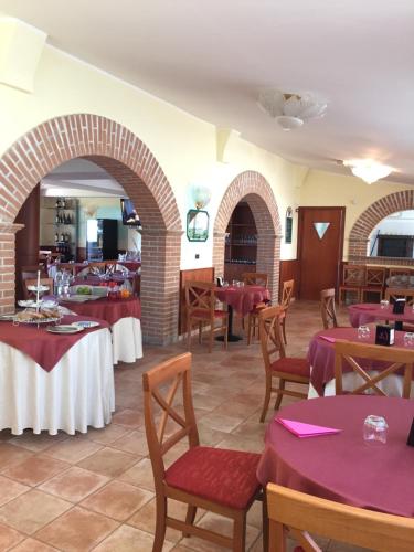 Albergo "da Gigi"餐厅或其他用餐的地方