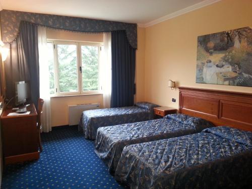 科斯坦蒂尼酒店客房内的一张或多张床位
