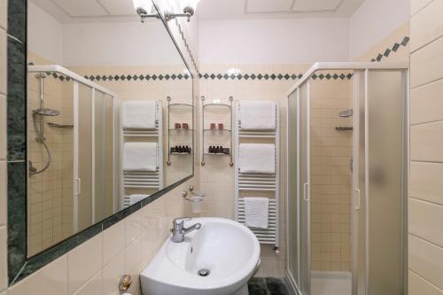 德勒帕尔姆别墅酒店的一间浴室