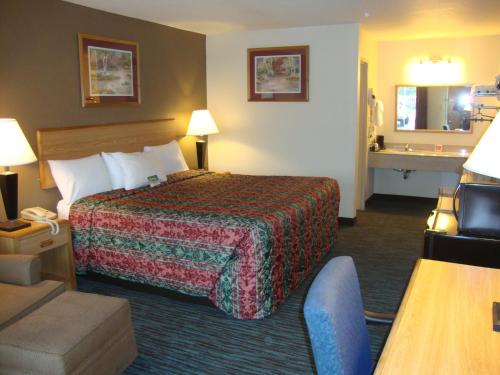 旅馆与套房伊克诺旅店 - 杰克逊客房内的一张或多张床位