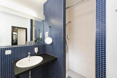 塞米那里斯巴特洪内夫酒店的一间浴室